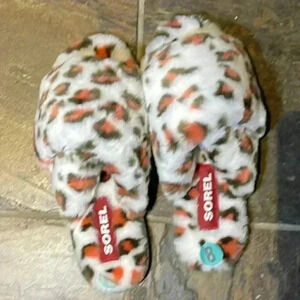 NWOT Sorel Go Mail Run slippers sz 8